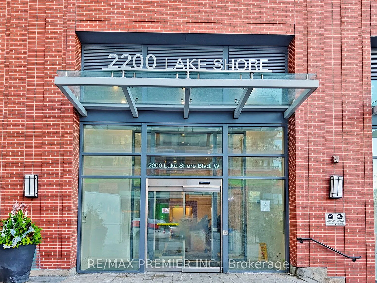 1 bed, $2,400 — Photo 2