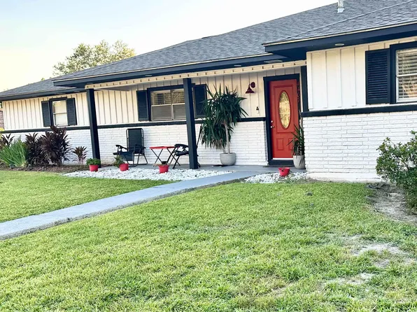 4407 Glenhurst St, Orange, TX 77632