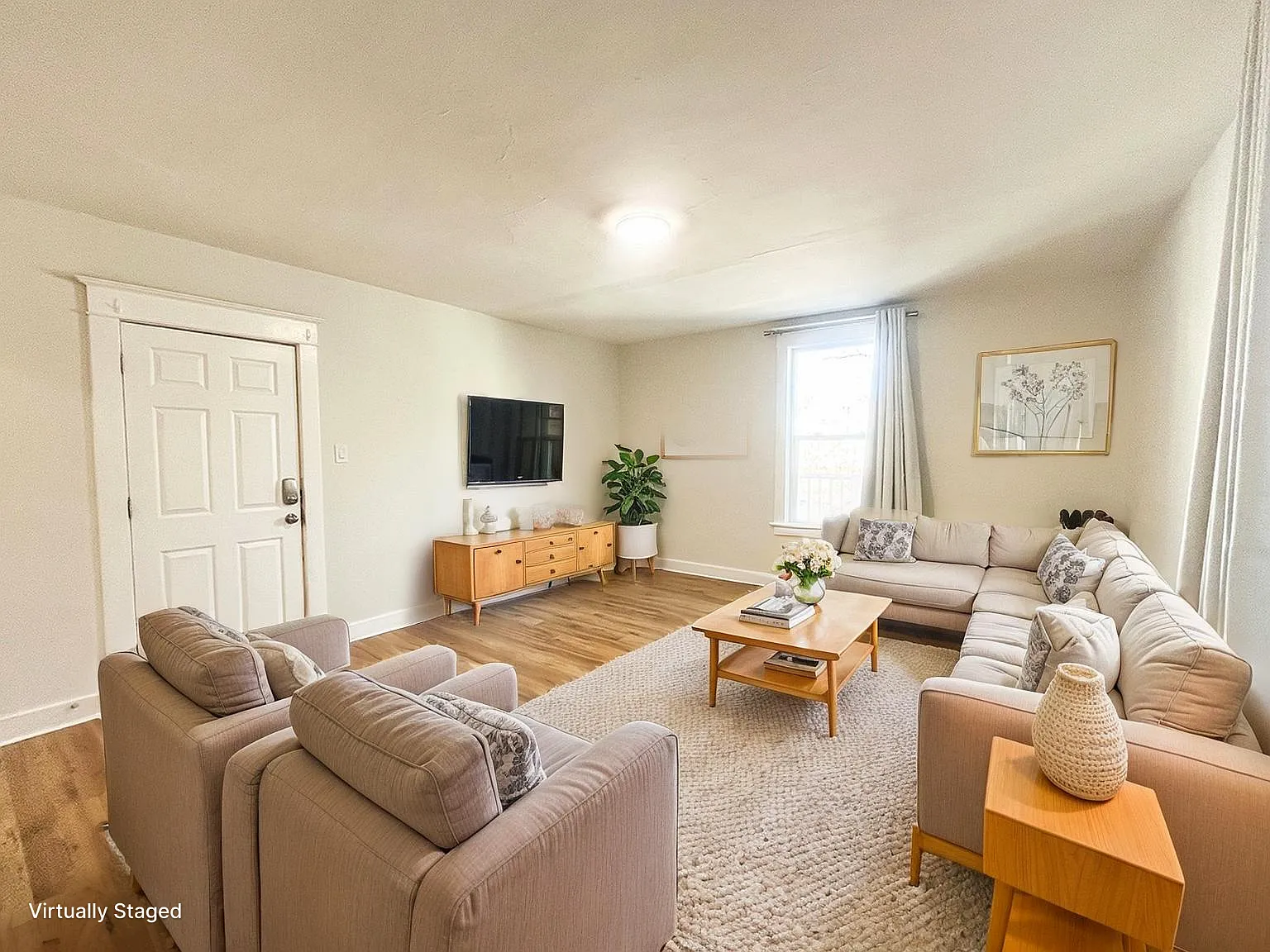Royal Mission Apartments — Photo 2