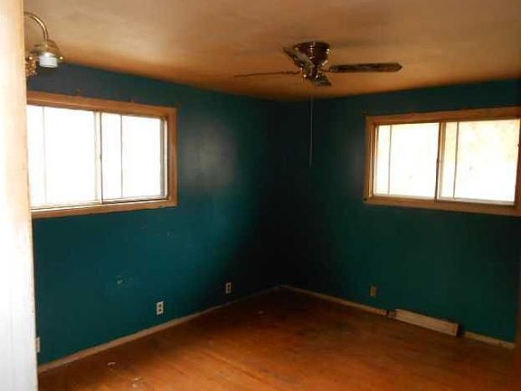 2nd image of 836 Lamberton St NE