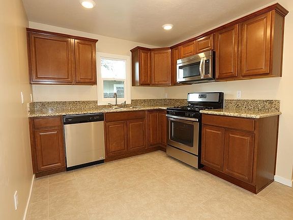3rd image of 4711 Kansas St
