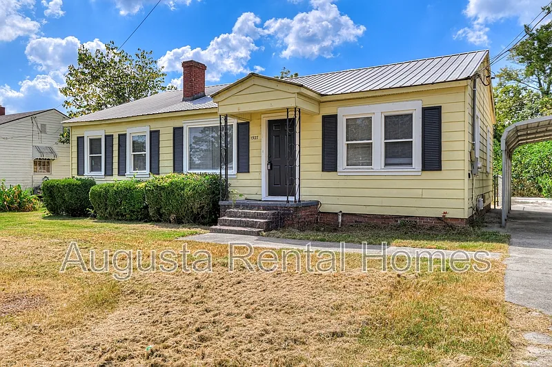3 bed, 1.0 bath, 1212 sqft, $1,240 — Photo 2