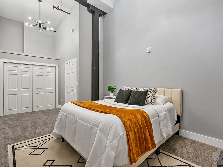 New South Side Apartments at 905 Bingham — Photo 20