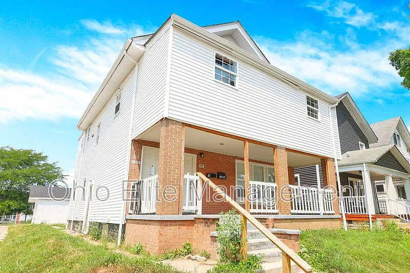 2 bed, 1.0 bath, $1,050 — Photo 3