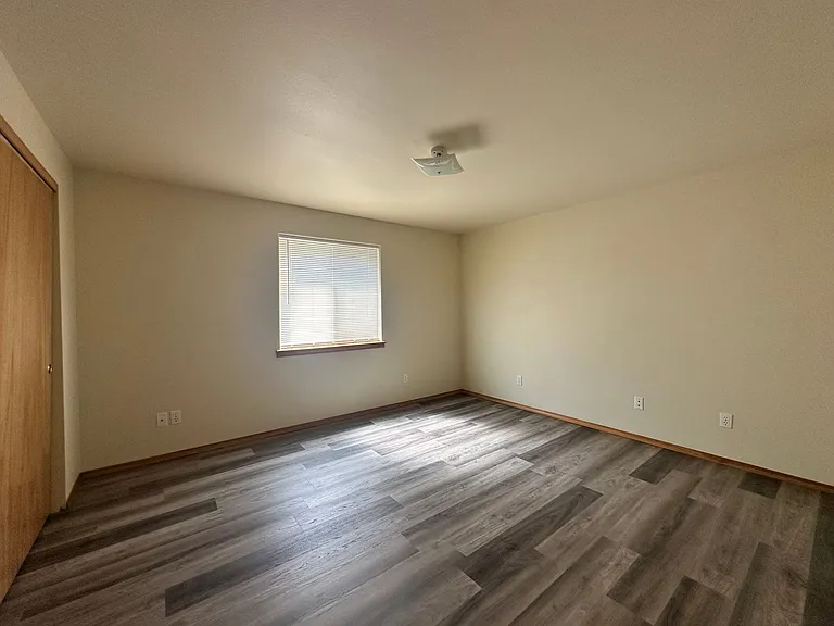 2132-2142 SW Reindeer Ave — Photo 7