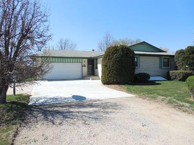 323 S Twin Pines Ave, Haysville, KS, 67060