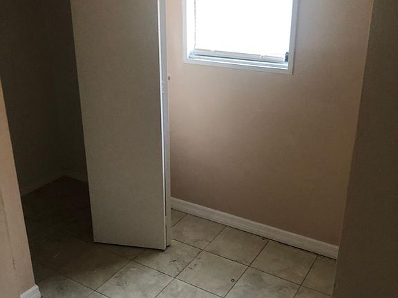 Bedroom 3 Alcove with closet