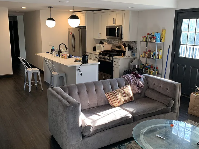 190 Knight St — Photo 3