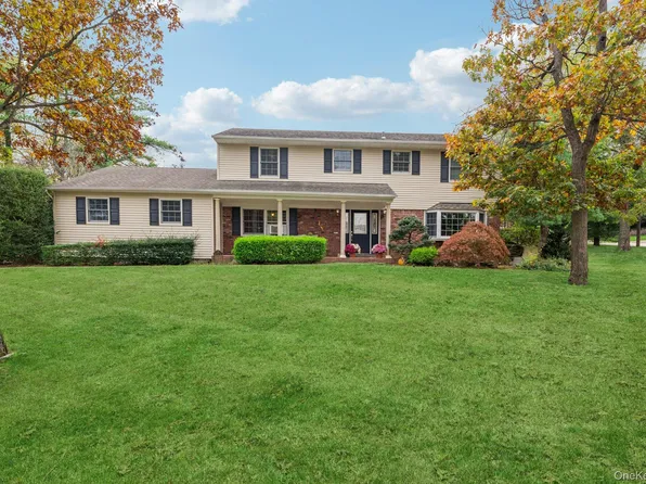 9 Princeton Drive, Plainview, NY 11803