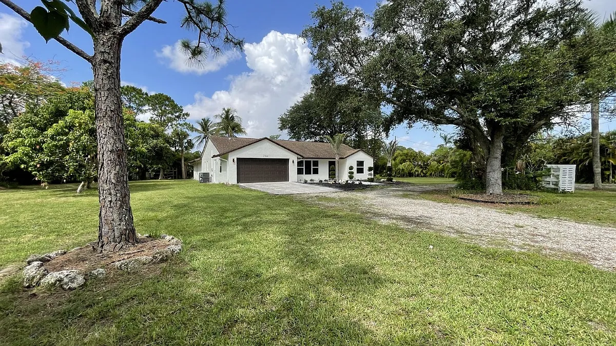 Building Photo - 17548 32nd Ln N