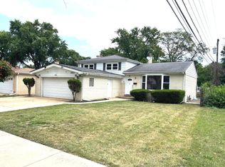 1933 Birch St, Des Plaines, IL 60018