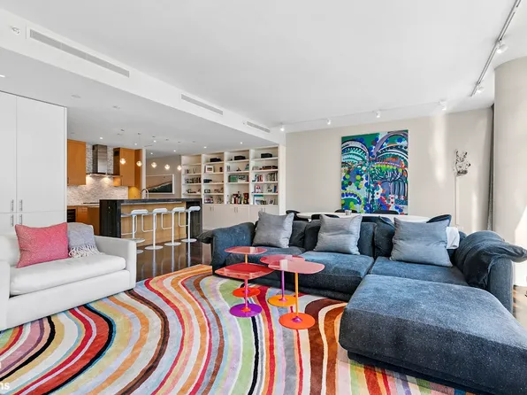 520 West 19th Street image 3 of 12