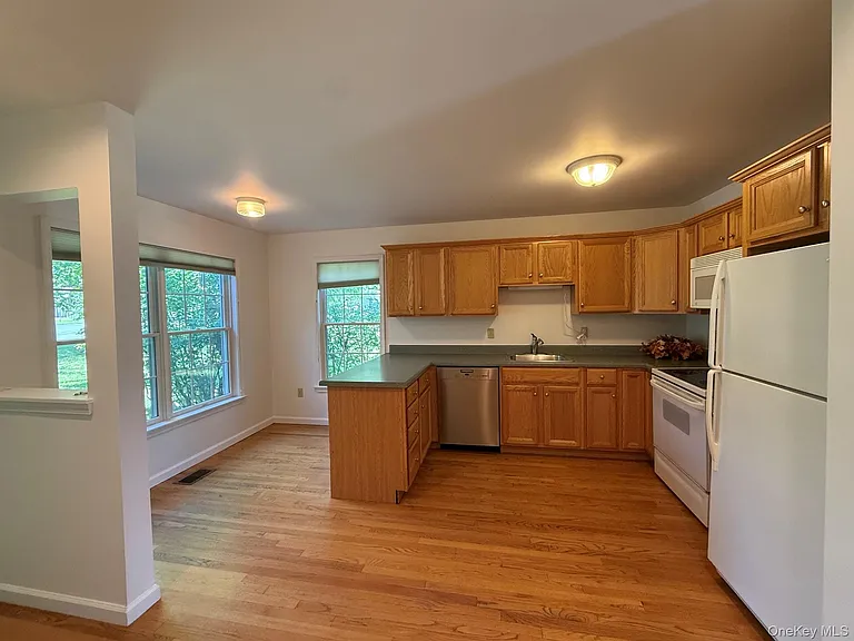 68 Rosemary Way — Photo 3