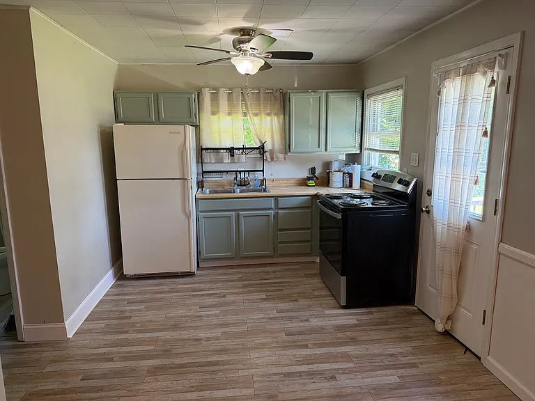 210 Beech St — Photo 2