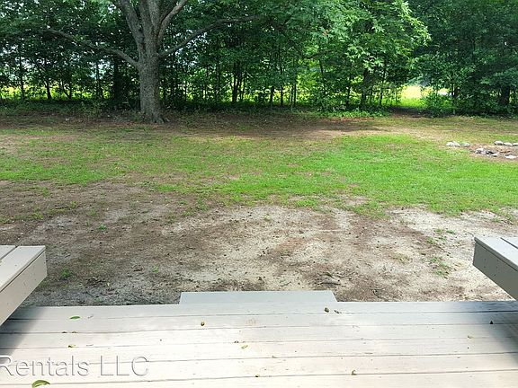 3rd image of 1006 Lucy Ln #B