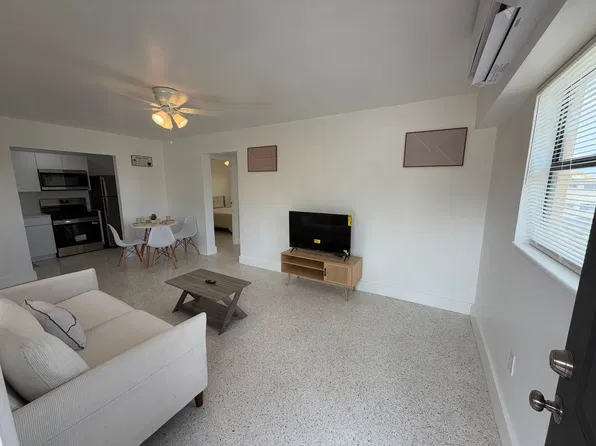 2-bedroom, 1-bath apartment, 649 SW 7th St APT 16, Miami, FL 33130