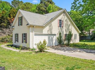 92 Dogwood Lakes Dr, Hampton, GA 30228