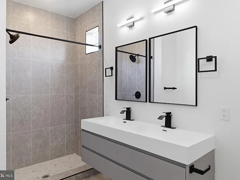 1025 W Orleans St — Photo 15