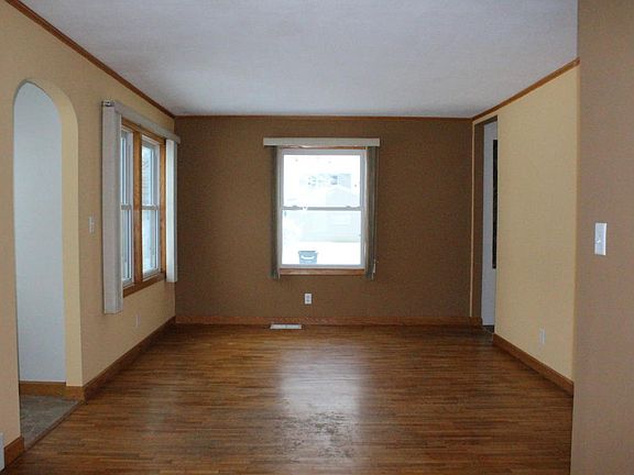 5th image of 316 14th Ave W