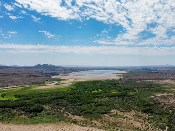 9 Queens Ln, Caballo, NM 87931