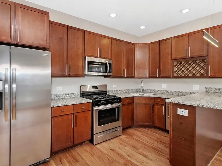 535 E 43rd St #3W — Photo 3