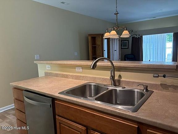 5th image of 1108 Hadel Place