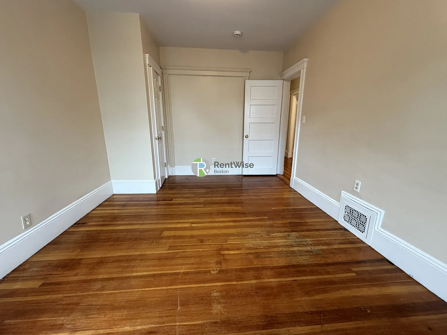 3 bed, 1.0 bath, $4,350 — Photo 3