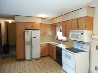 440 East St, Lee, MA 01238