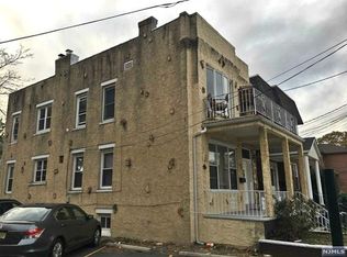 4 Cumbermeade Rd, Fort Lee, NJ 07024