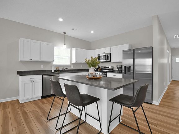 5th image of 121 Isabelle Rd