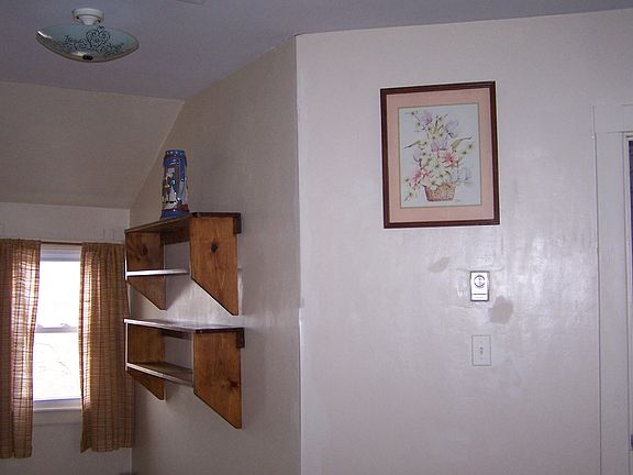 2nd image of 8 Lois St #1