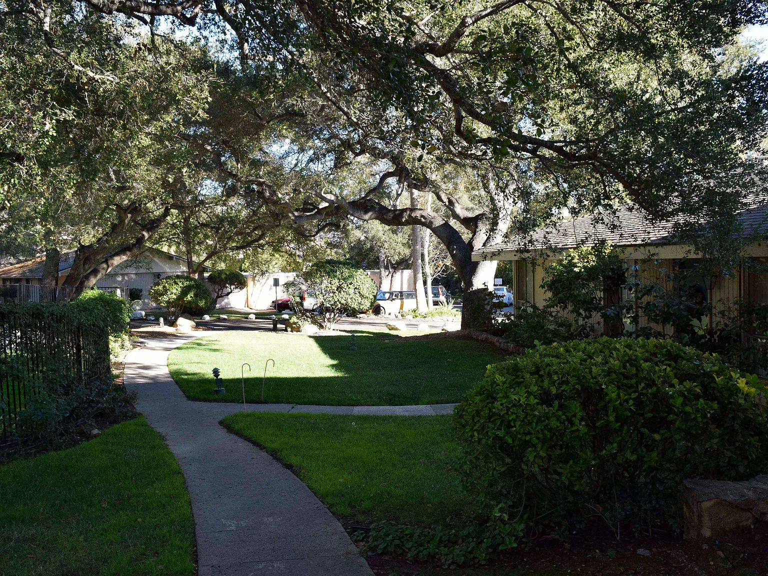 Ojai Gardens Apartments (Resort Apartments L.L.C.) — Photo 3