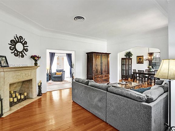 2nd image of 286 NE 107th St