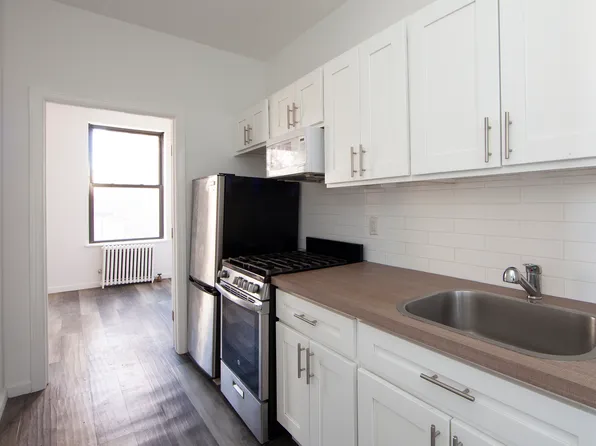 229 East 11th Street image 4 of 23