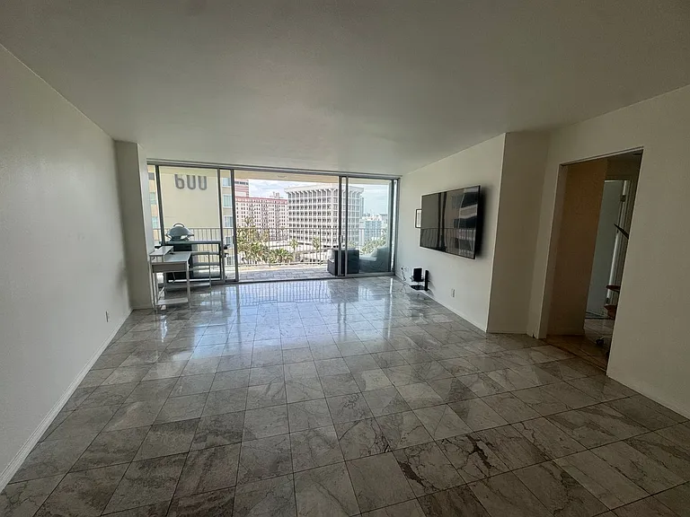 700 E Ocean Blvd #1401 — Photo 2