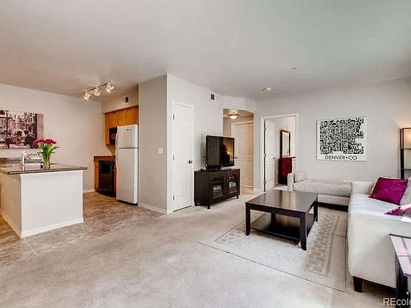 4th image of 1623 N Saint Paul St Unit 310