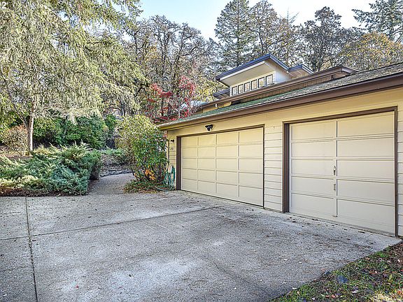 2nd image of 2551 Moon Mountain Dr