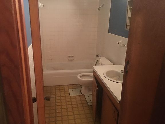 3rd image of 503 Roselawn Ave