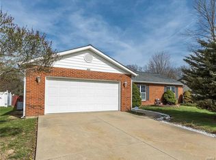 450 Traubel Dr, Fairview Heights, IL 62208