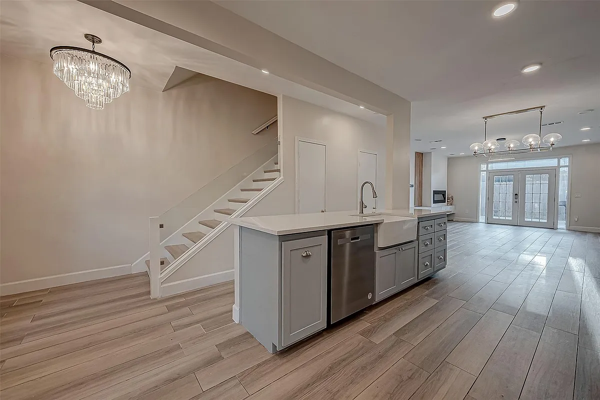 Building Photo - 7497 Brompton St #7497