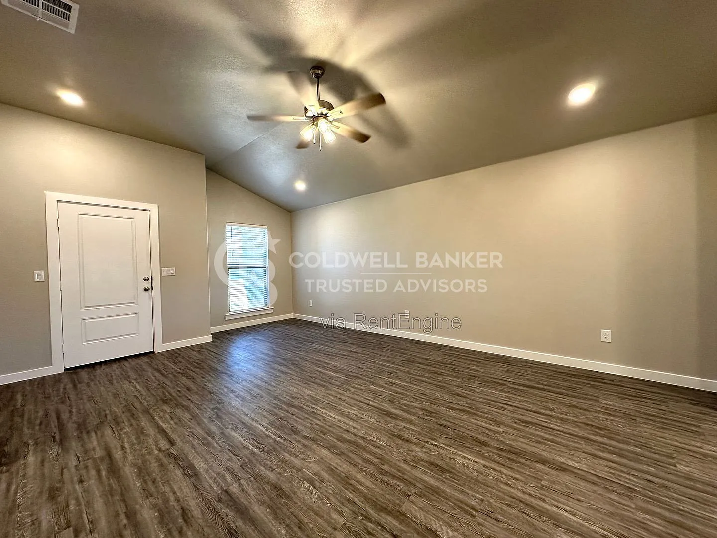3 bed, 2.0 bath, 1455 sqft, $1,599 — Photo 3