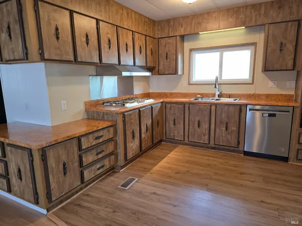 123 Walnut Circle, Rohnert Park, CA 94928