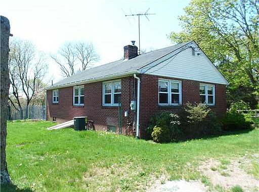 2nd image of 103 Macarthur Blvd
