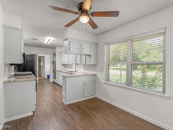 3rd image of 2110 Belle Grove Dr