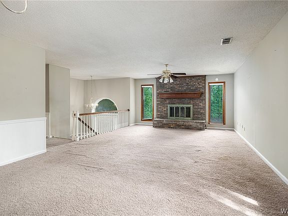2nd image of 4724 Appletree Ln