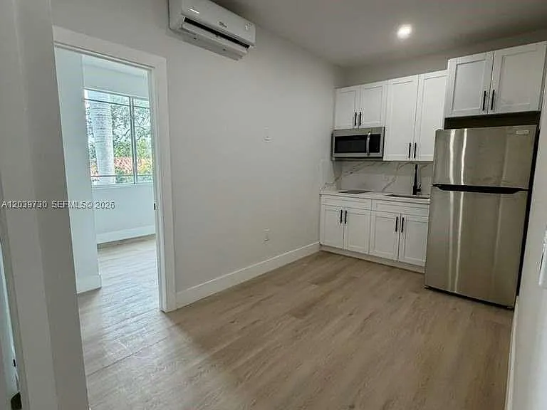 2425 SW 6th St #17 — Photo 1