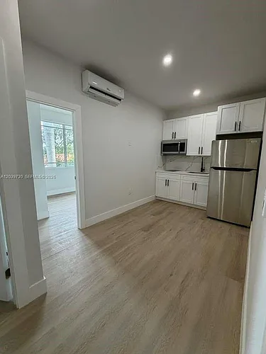 2425 SW 6th St #17 Photo 1