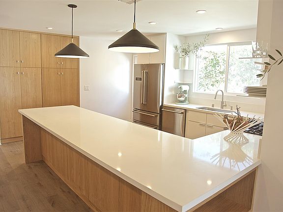 3rd image of 3549 Veteran Ave