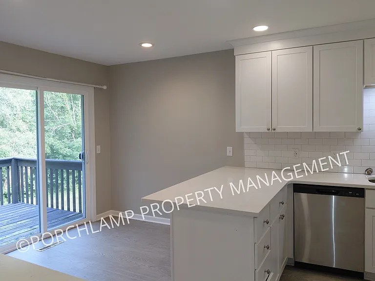 4546 Sarafield St NE — Photo 9