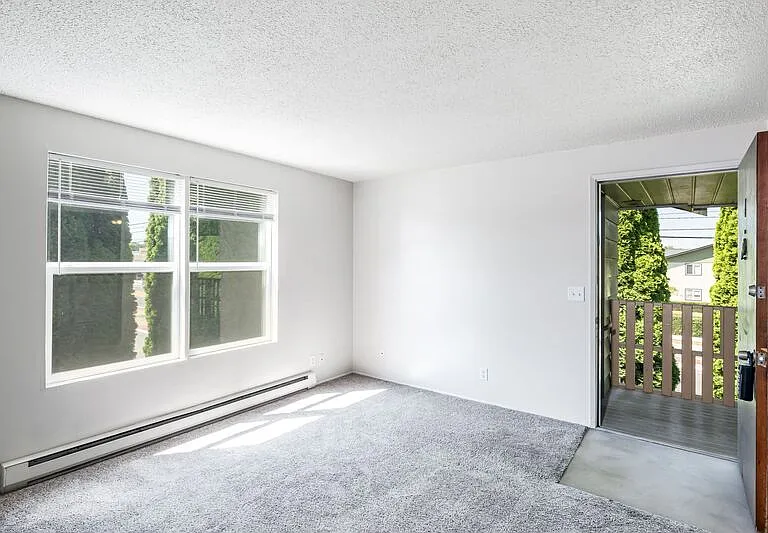 703 Broadway St #4 — Photo 9